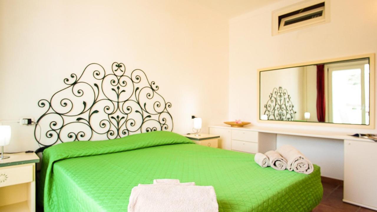 Perla Del Porto Apartments Санта-Тереза-Галлура Екстер'єр фото